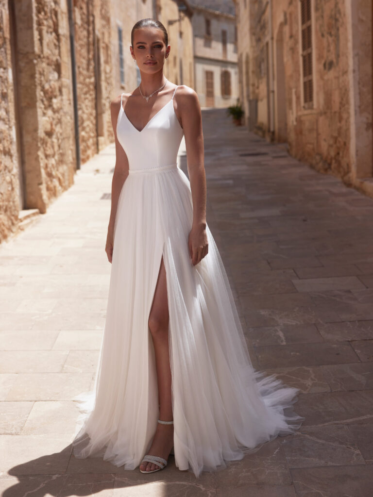 Trouwjurk Bianco Evento detachable train Sava Adelina bij Bruidsmode Outlet