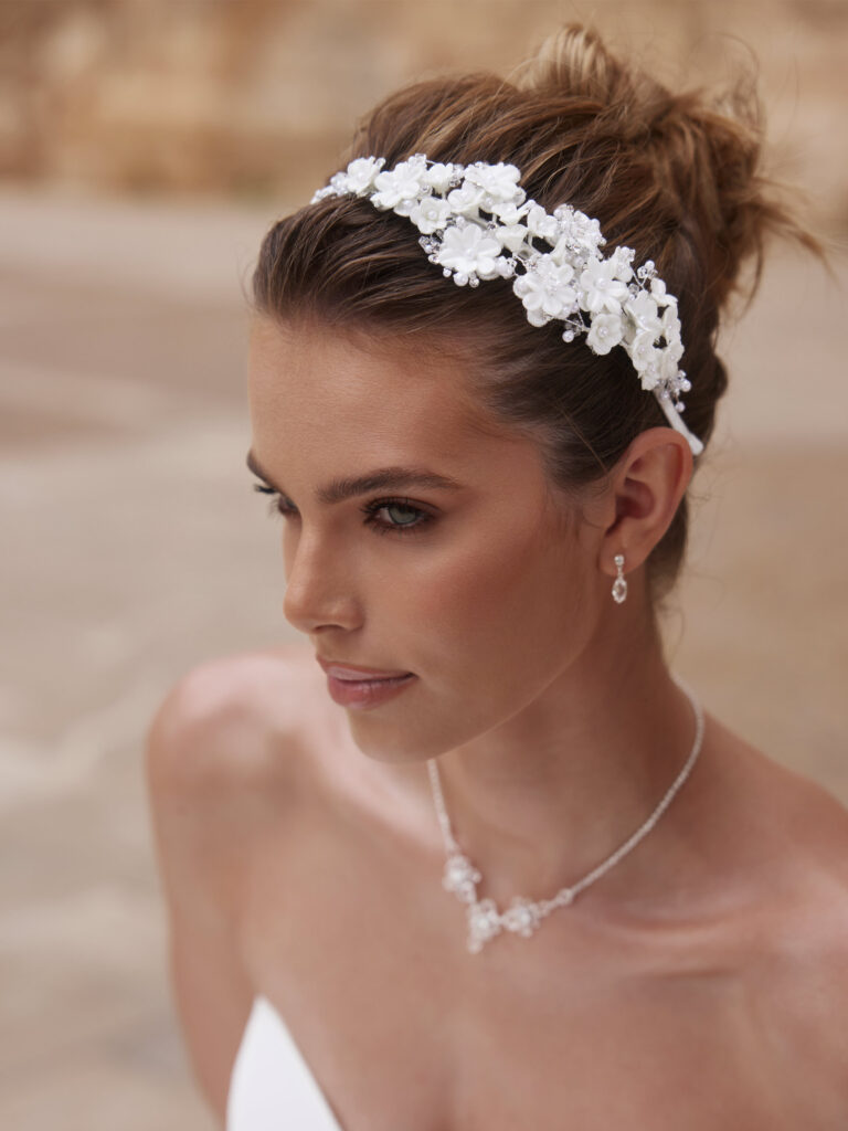 Trouwjurk bianco evento headpiece J bij Bruidsmode Outlet